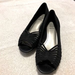 Black open toe low heel pumps
